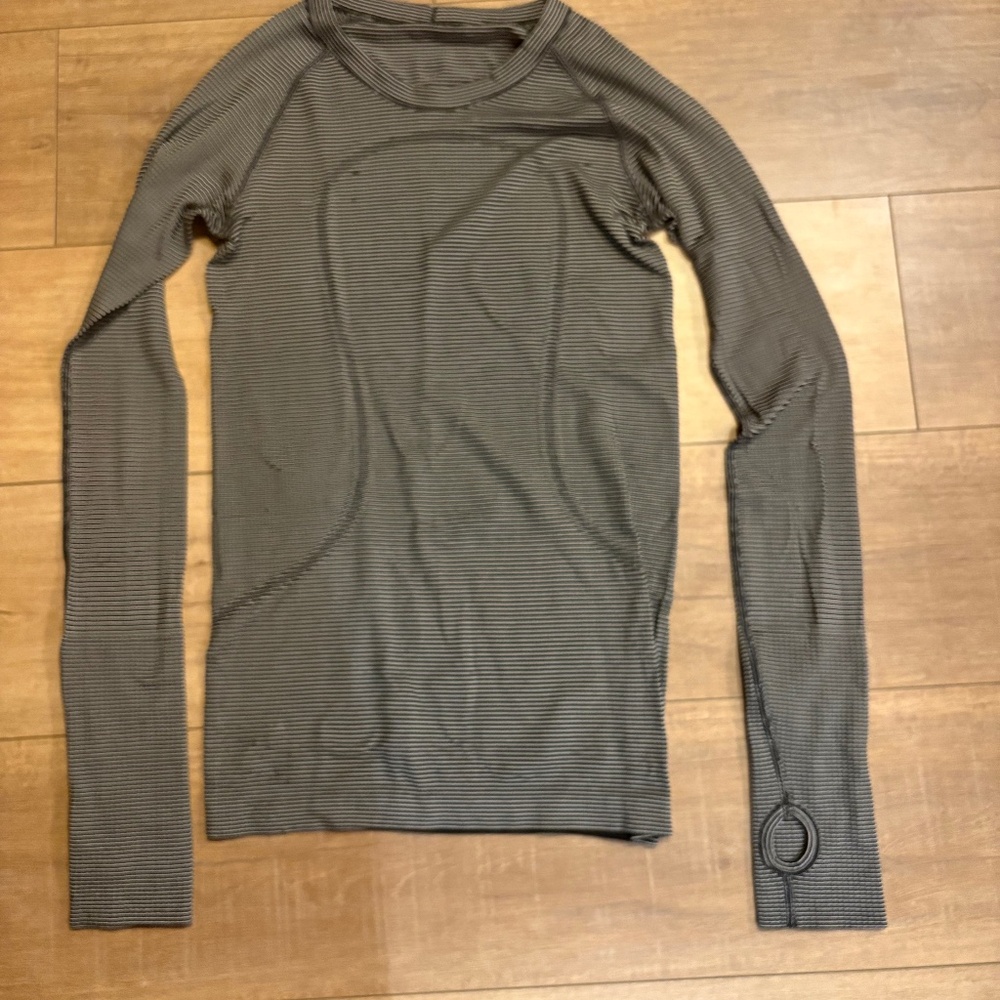 Lululemon long sleeve tee